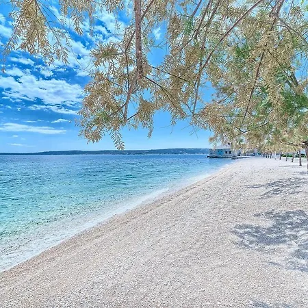 Two Beautiful Near The Sea Apartment Kastela