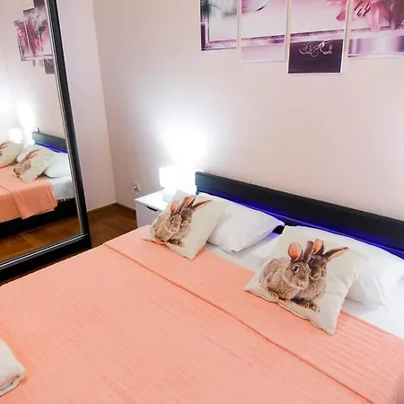 Two Beautiful Near The Sea Apartment Kastela