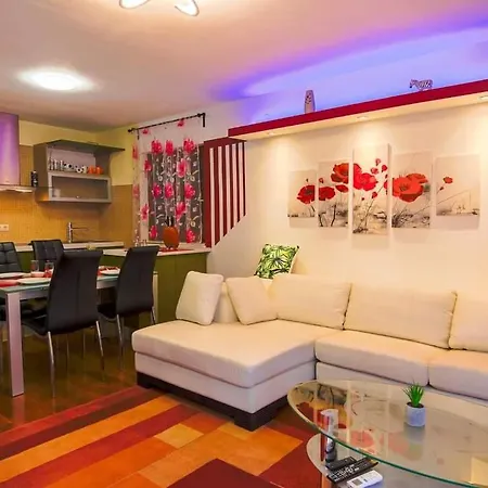 Apartment Two Beautiful Near The Sea Kastela