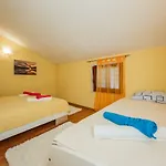 Apartment Two Near The Sea Kaštela