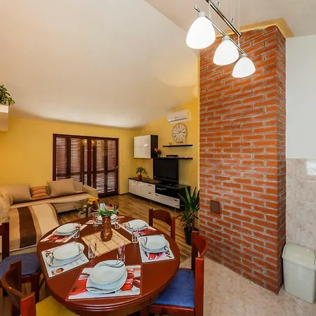 Two Near The Sea Kaštela